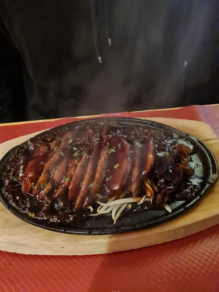 Canard Laqué Sur Plaque Chauffante